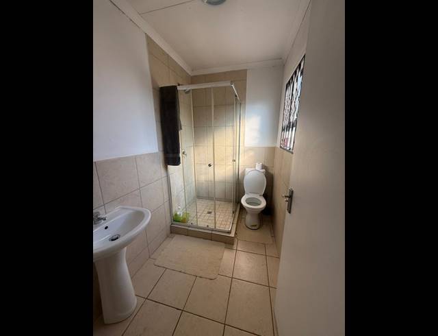 3 BEDROOM HOUSE FOR SALE IN STRETFORD